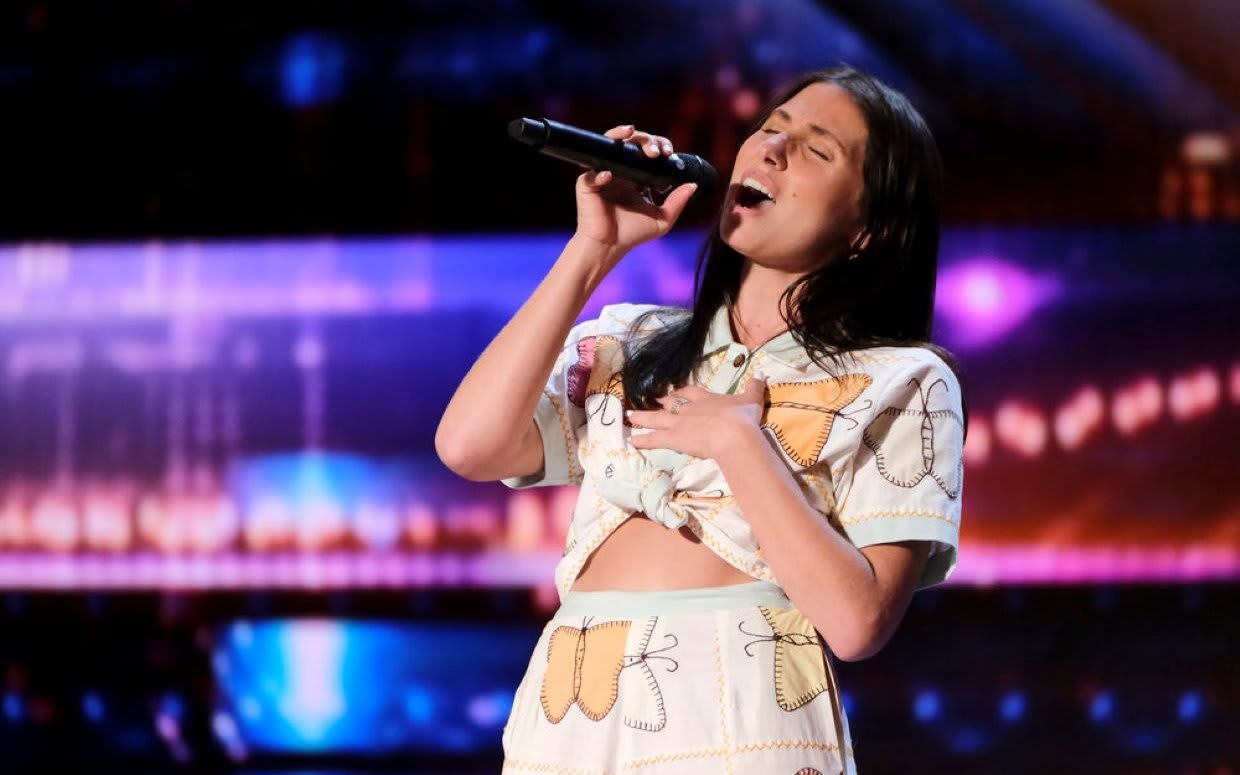 # Povestea ei sfâșietoare și cântecul original plin de emoție au făcut-o pe Heidi să PLÂNGĂ — apoi a primit GOLDEN BUZZER! 😭✨🎤